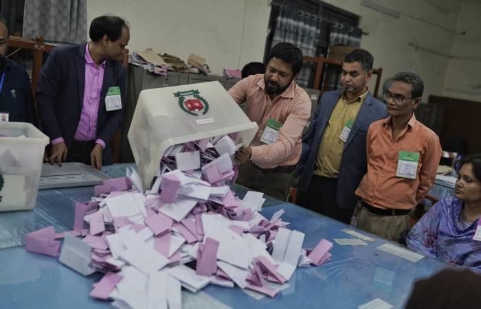 الديمقراطية...
      «غلالة
      رثَّت
      من
      الأدواء»