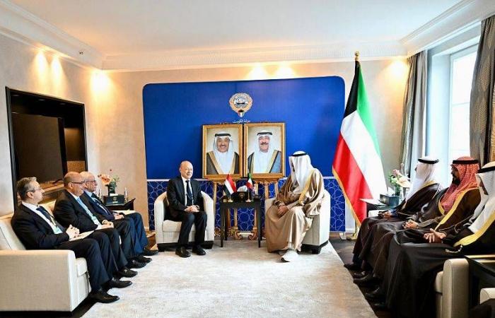 العليمي
      يدعو
      من
      ميونيخ
      إلى
      إعادة
      صياغة
      معادلة
      الأمن
      الإقليمي