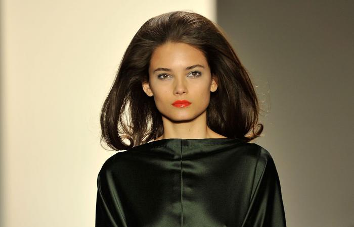 عيد الحب بلا "كليشيهات".. أسرار الأناقة المثاليّة في الأزياء والمكياج