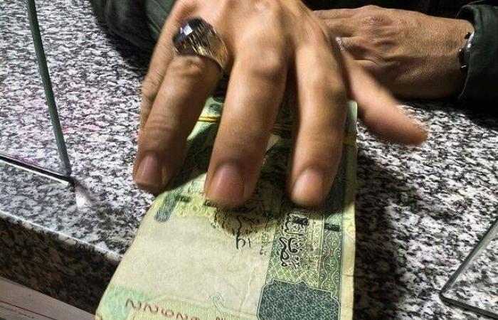 هل
      تنجح
      المقاربات
      الأمنية
      في
      ضبط
      سوق
      العملة
      الليبية؟