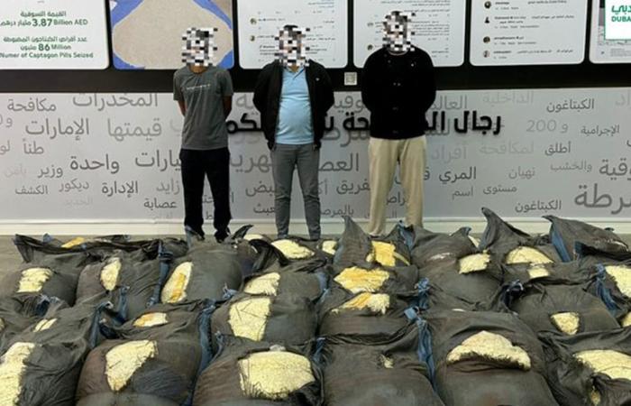 في دبي.. ضبط 14 مليون قرص مخدر أخفيت بأسلوب تمويهي متطور بعد تعاون أمني إماراتي كويتي