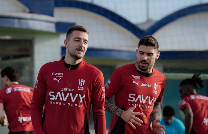 الشباب
      يقيل
      ألغواسيل...
      وبن
      زكري
      يترقب
      موافقة
      «الرقابة
      المالية»