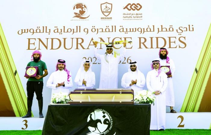 تتويج الفائزين بسباق سيف سمو الأمير لقوة التحمل