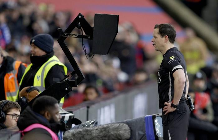 دورتموند
      يفقد
      شلوتيربيك
      وزوله
      أمام
      أتالانتا