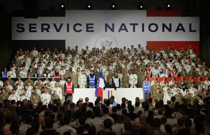 زيلينسكي:
      معلومات
      عن
      مزيد
      من
      الهجمات
      الروسية