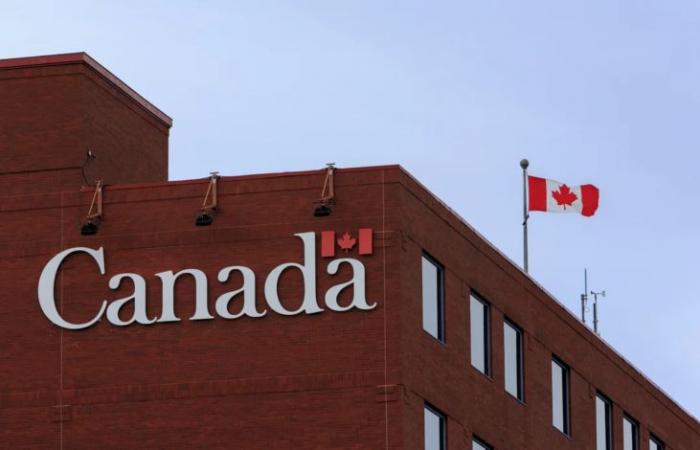 تحذير
      24
      ألف
      موظف
      فيدرالي
      من
      فقدان
      وظائفهم
      ضمن
      خطة
      تقليص
      القطاع
      العام
      الكندي