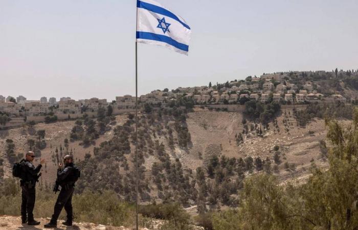 «القدس
      بعد
      الضفة»...
      إسرائيل
      تُجهِز
      عملياً
      على
      أراضي
      دولة
      فلسطين