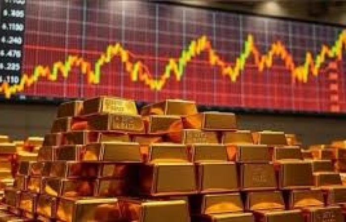  تراجع أسعار الذهب مع ارتفاع الدولار الأمريكي