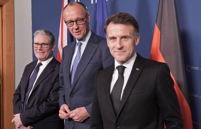 أوروبا
      القلقة
      تبحث
      عن
      «مظلة
      نووية»
      تقيها
      التهديدات
      الروسية