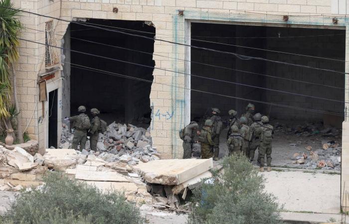 إيرانيون
      يهتفون
      بشعارات
      مناوئة
      للقيادة
      في
      أربعينية
      ضحايا
      الاحتجاجات