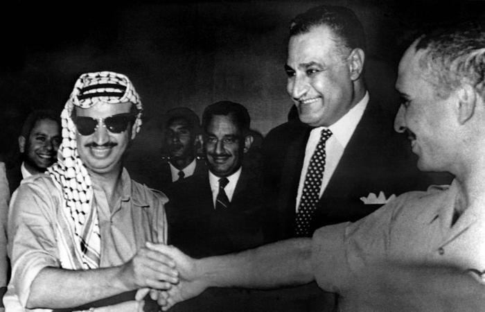 عبيدات
      لـ«الشرق
      الأوسط»:
      قناص
      غامض
      قتل
      وصفي
      التل
      برصاصة
      من
      الخلف