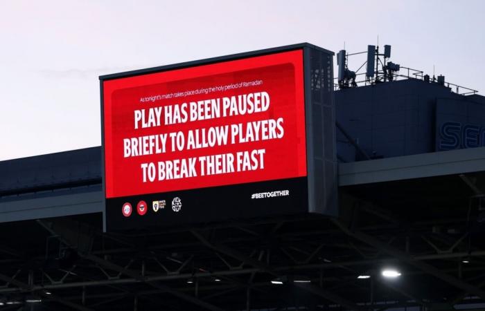 الدوري الإنجليزي يتخذ قرارًا بشأن صيام اللاعبين المسلمين في رمضان