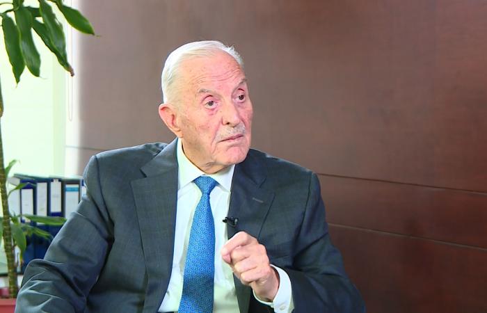 رمضان
      في
      غزة...
      زينة
      بين
      الأنقاض
      والخيام
      وسط
      صعوبات
      معيشية
      (صور)