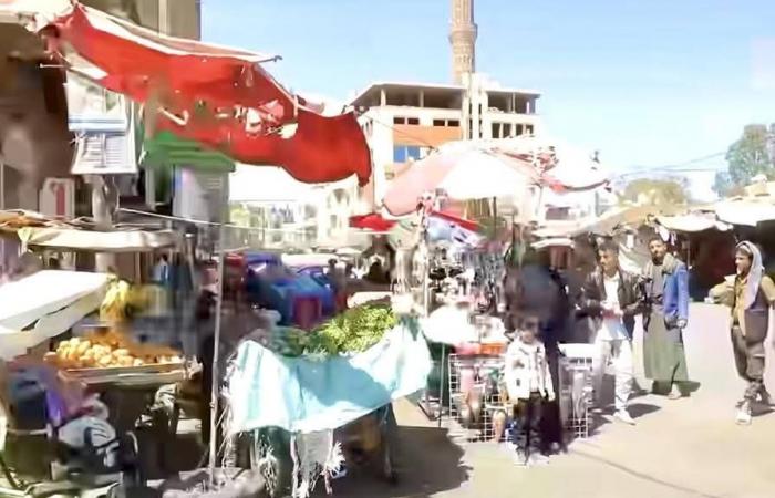 استنفار
      حوثي
      لمواجهة
      الموظفين
      المطالبين
      بصرف
      الرواتب