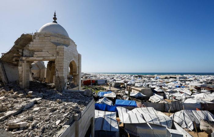 رمضان
      يحل
      على
      غزة
      وسط
      أنقاض
      المساجد
      المدمرة