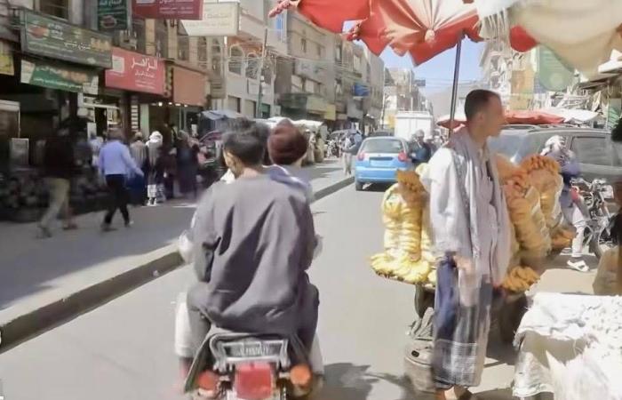 استنفار
      حوثي
      لمواجهة
      الموظفين
      المطالبين
      بصرف
      الرواتب