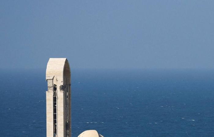 رمضان
      يحل
      على
      غزة
      وسط
      أنقاض
      المساجد
      المدمرة