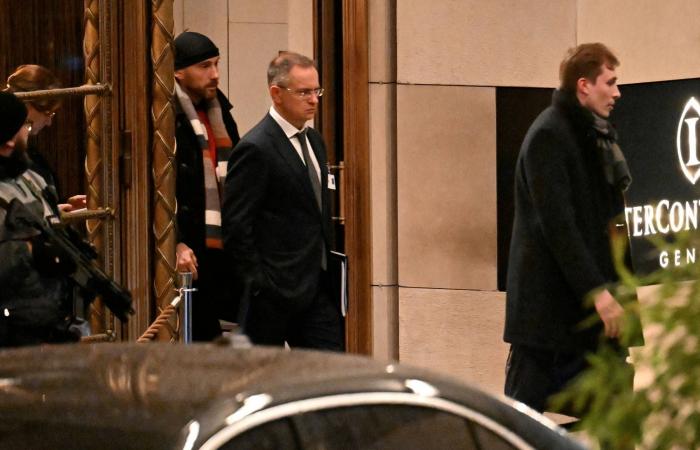 زيلينسكي
      غير
      راضٍ
      عن
      أحدث
      جولة
      محادثات
      مع
      روسيا