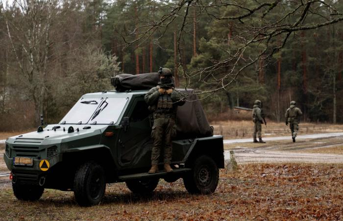 بولندا
      تحظر
      المركبات
      الصينية
      بالمواقع
      العسكرية