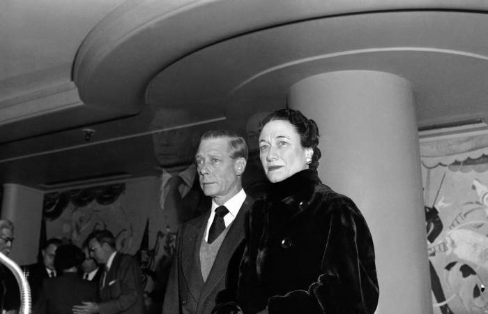 بعد
      توقيف
      الأمير
      أندرو...
      ما
      أكبر
      الفضائح
      الملكية
      في
      التاريخ
      البريطاني؟