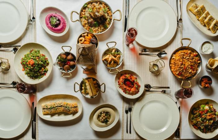 خيمة "الفيروز" الرمضانية: واحة من الفخامة تحت النجوم في والدورف أستوريا الدوحة