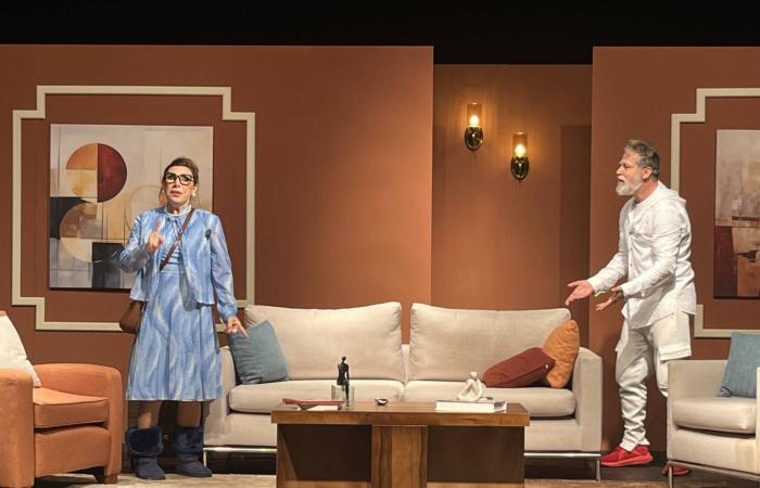 «خليني
      خبّرك
      ليه؟»...
      الحب
      الصادق
      يُنقذ
      الزواج
      بمقالب
      مضحكة