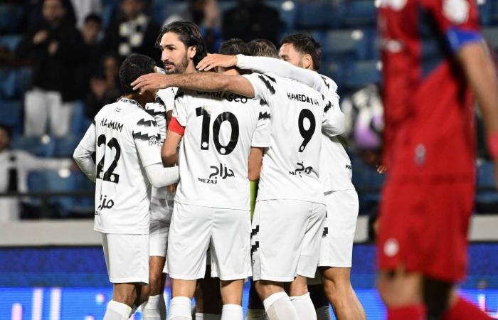 القادسية
      يزاحم
      الكبار
      برباعية...
      وشباب
      بن
      زكري
      ينطلق
      بثلاثية