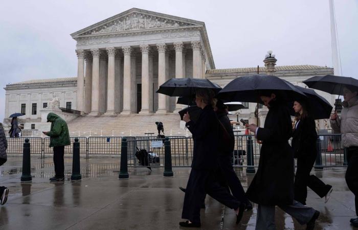 المحكمة
      العليا
      توجّه
      ضربة
      لرسوم
      ترمب
      الجمركية