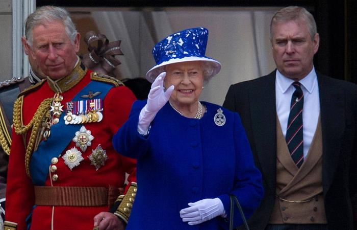 تقرير:
      قصر
      باكنغهام
      يمنع
      تحميل
      دافعي
      الضرائب
      تكاليف
      دفاع
      الأمير
      السابق
      أندرو