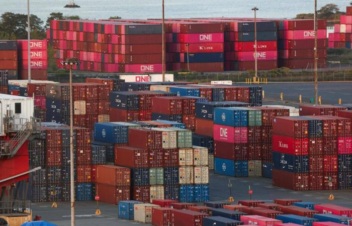 المحكمة
      العليا
      توجّه
      ضربة
      لرسوم
      ترمب
      الجمركية