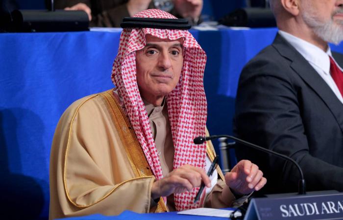 «الرئاسي
      اليمني»
      يتوعد
      بالتصدي
      لعناصر
      التخريب
      والفوضى