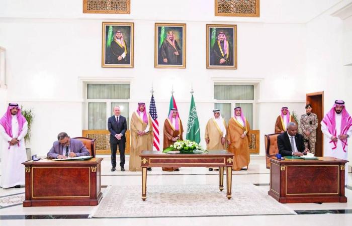 واشنطن
      تدعو
      إلى
      القبول
      «فوراً»
      بالهدنة
      الإنسانية
      في
      السودان