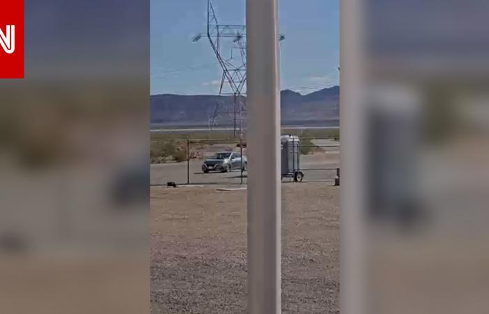متابعة: كانت محملة بالأسلحة.. فيديو يظهر لحظة اقتحام سيارة محطة كهرباء في نيفادا