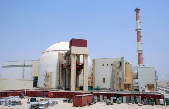 هل
      يقبل
      ترمب
      بـ«تخصيب
      رمزي»
      في
      إيران؟