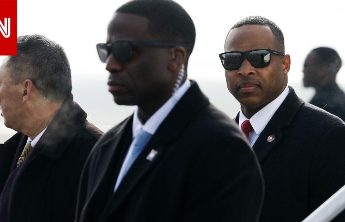 متابعة: حصري: بدلات جديدة مصممة خصيصا لعناصر الحماية بجهاز الخدمة السرية بأمريكا