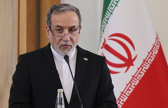 تقرير:
      إيران
      ترفض
      تصدير
      اليورانيوم
      عالي
      التخصيب
      لكنها
      مستعدة
      لتخفيض
      نسبة
      نقائه