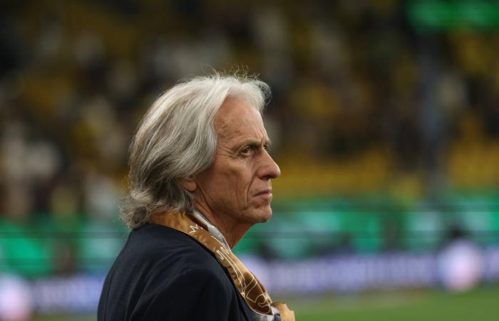 هل
      ينجح
      النصر
      في
      حماية
      صدارته
      حتى
      آخر
      جولة؟