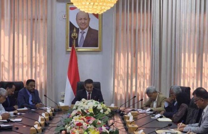 الصومال:
      «عفو
      رئاسي»
      عن
      «المُضلَّلين»
      يضيق
      الخناق
      على
      حركة
      «الشباب»