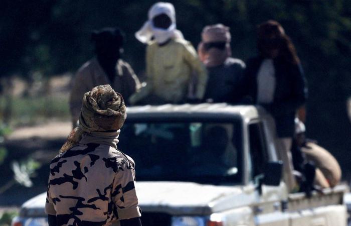 عائلة
      المحامي
      التونسي
      أحمد
      صواب
      تعلن
      إطلاق
      سراحه