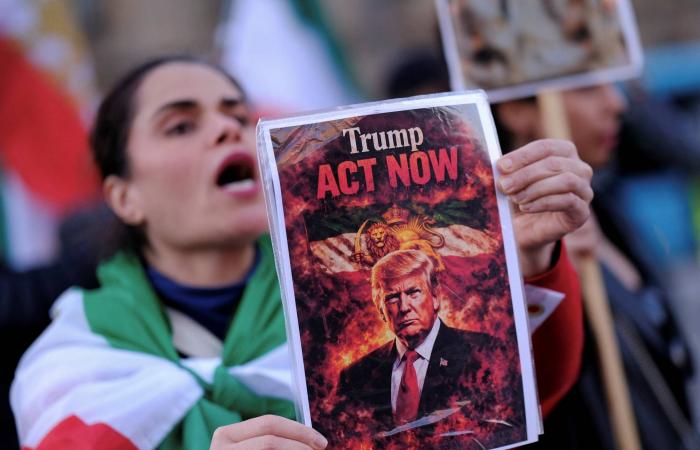 أميركا:
      مقتل
      3
      بعد
      قصف
      سفينة
      في
      البحر
      الكاريبي