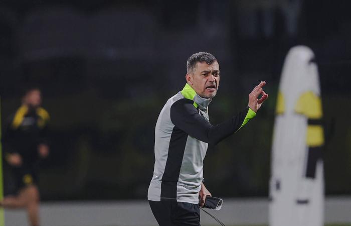 سوموديكا:
      لا
      أحد
      يمكنه
      إقناعي
      بأن
      الأخدود
      لا
      يستحق
      ركلة
      جزاء