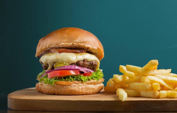 إلكر
      تشاتاك:
      أفضِّل
      أن
      أطرح
      الأسئلة
      من
      دون
      أجوبة