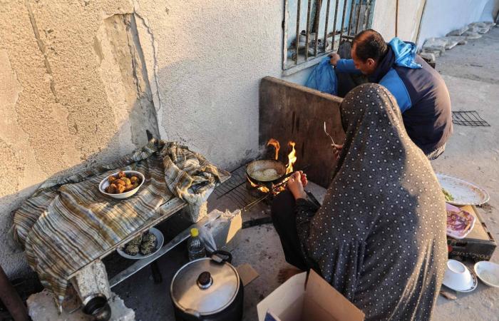 الغاز
      والمواصلات
      و«التكيَّات»...
      أزمات
      تصعِّب
      حياة
      الغزيين
      في
      رمضان