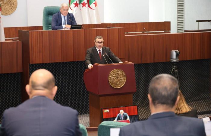 البرلمان
      الجزائري
      يناقش
      «قانون
      الأحزاب»
      وسط
      مخاوف
      من
      هيمنة
      السلطة