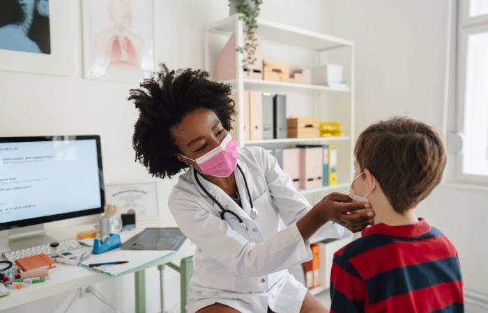 أعراض التهاب اللوزتين..كيف تمنع انتقال العدوى من شخص لآخر؟