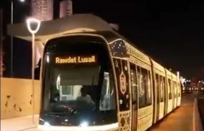بالفيديو| أضواء وزخارف إسلامية تزين ترام لوسيل في شهر رمضان