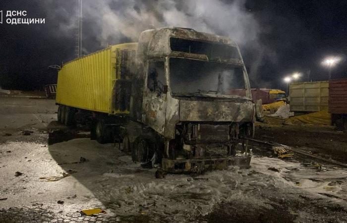 فرنسا
      تحل
      4
      جماعات
      من
      اليمين
      واليسار
      المتطرفين