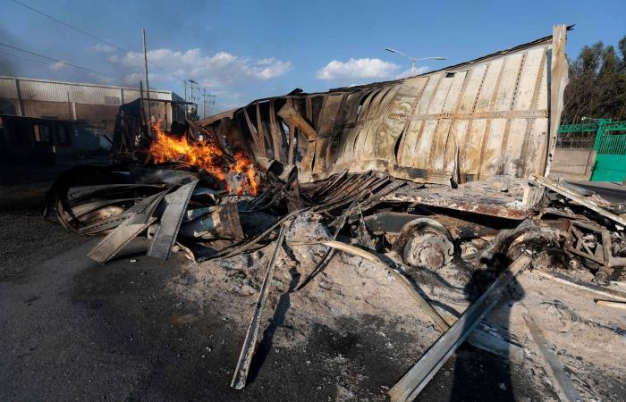 بعد
      ربطه
      الرئيسة
      بعصابات
      المخدرات...
      المكسيك
      تدرس
      اتخاذ
      إجراءات
      قانونية
      ضد
      ماسك