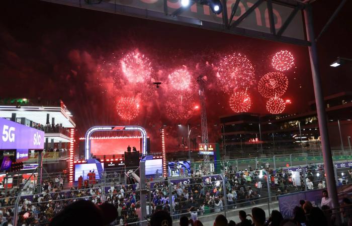 الدوري
      السعودي:
      الهلال
      يتعثر
      في
      وكر
      الذئاب