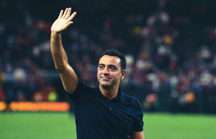 تشافي يقترب من خلافة الركراكي في تدريب المغرب